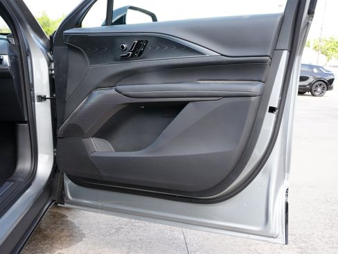 New 2025 Cadillac Lyriq Luxury image 27