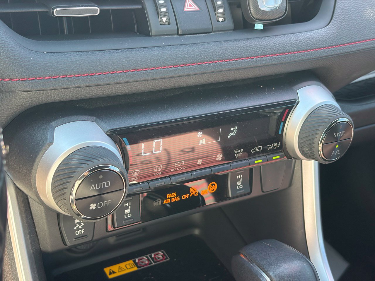 Used 2025 Toyota RAV4 XSE w/ Weather Package AWD/4WD image 9