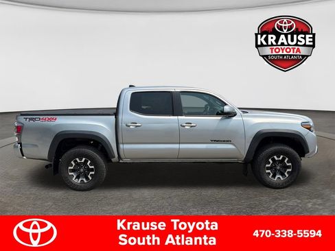 Used 2023 Toyota Tacoma TRD Off-Road w/ Technology Package AWD/4WD image 9