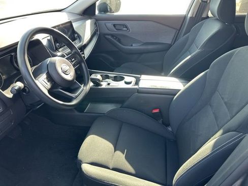 Used 2023 Nissan Rogue S image 8