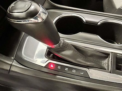 Used 2019 Chevrolet Equinox LT FWD image 17