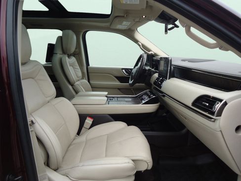 Used 2018 Lincoln Navigator Reserve w/ Technology Package image 31