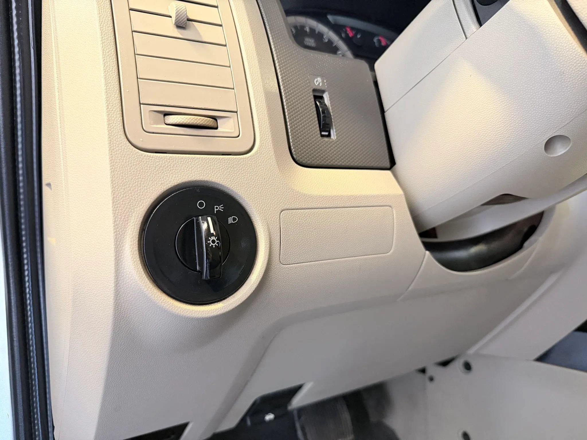 Used 2010 Ford Escape XLS FWD image 11