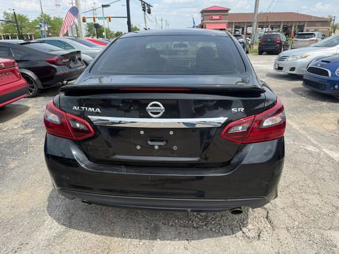 Used 2017 Nissan Altima 2.5 SR w/ Midnight Edition Package FWD image 5