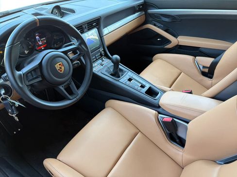 Certified 2019 Porsche 911 Speedster RWD image 4