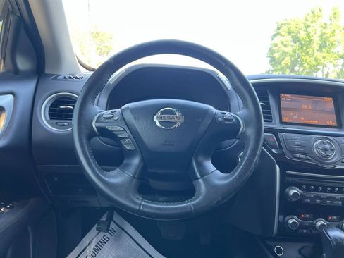 Used 2015 Nissan Pathfinder SV FWD image 18