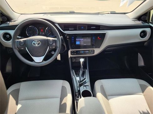 Used 2019 Toyota Corolla LE image 16
