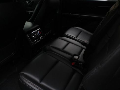 Used 2023 Lincoln Aviator AWD image 19