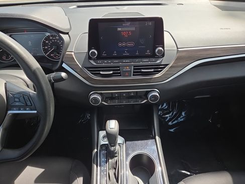 Used 2024 Nissan Altima 2.5 SV FWD image 23