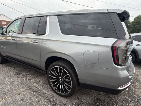 New 2026 Chevrolet Suburban High Country AWD/4WD image 11