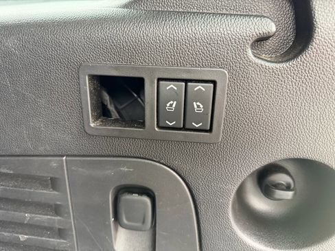 Used 2015 Chevrolet Suburban LTZ image 23