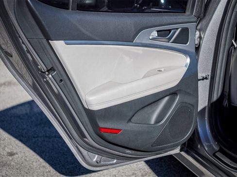 Used 2022 Genesis G70 3.3T image 35