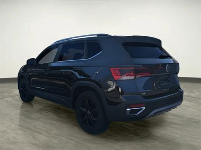 Used 2024 Volkswagen Taos SE w/ Panoramic Sunroof Package