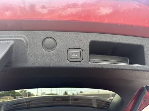 New 2026 Chevrolet Equinox ACTIV w/ LPO, Floor Liner Package image 5