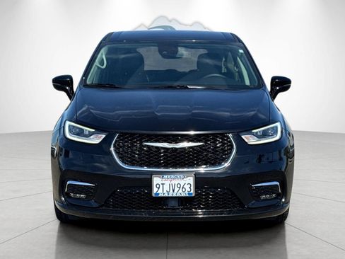 Used 2024 Chrysler Pacifica Touring-L FWD image 8