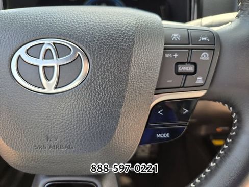 Used 2025 Toyota Camry SE FWD image 27