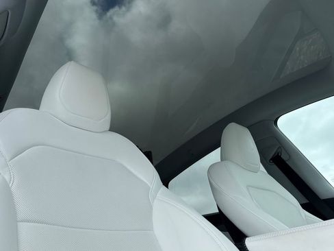 Used 2026 Tesla Model Y 2WD image 19