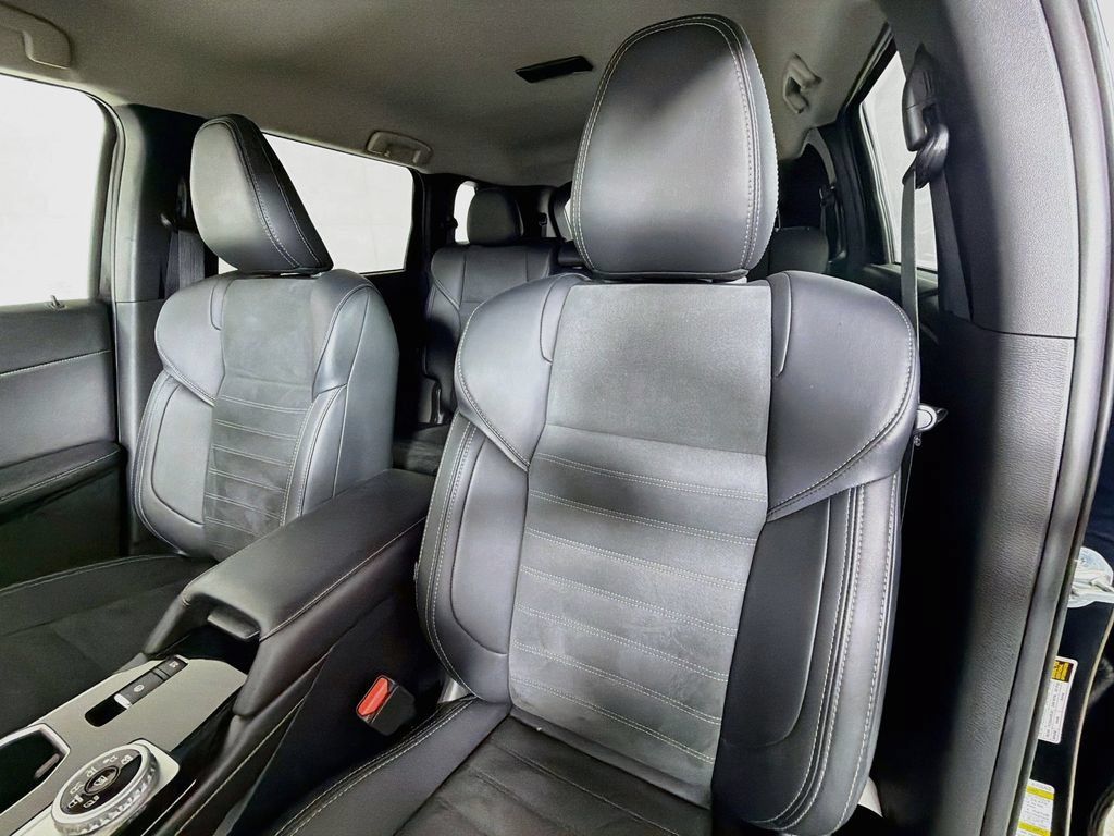 Used 2025 Mitsubishi Outlander AWD image 12