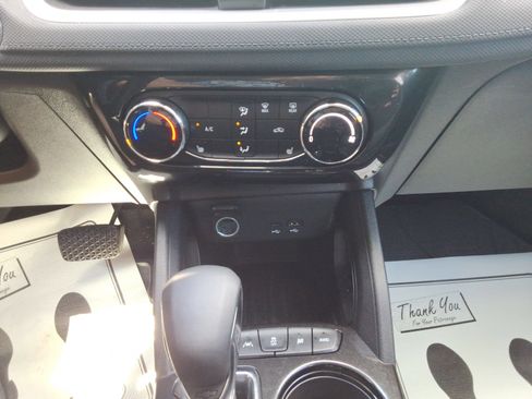 Used 2024 Chevrolet TrailBlazer LT w/ LT Cold Weather Package AWD/4WD image 17