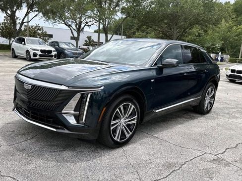 Used 2024 Cadillac Lyriq Luxury AWD/4WD image 7