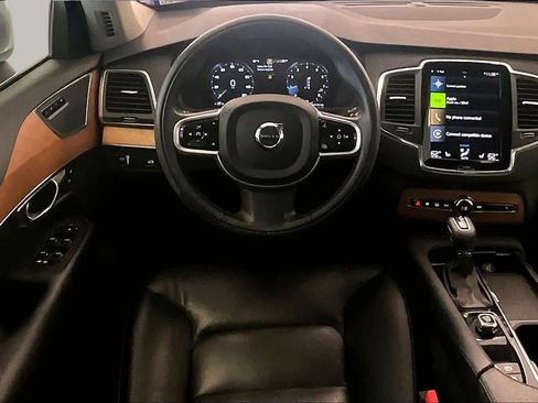 Used 2022 Volvo XC90 T5 Momentum w/ Climate Package FWD image 5