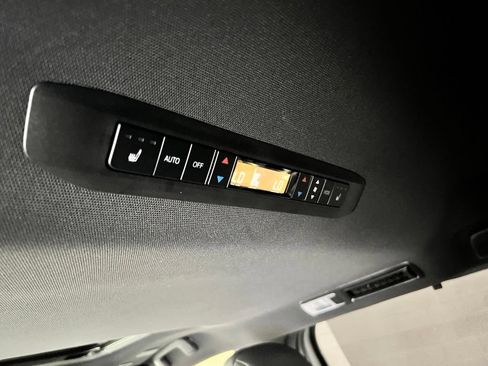Used 2025 Toyota Sienna Platinum AWD/4WD image 30