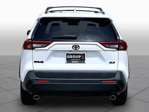 Certified 2020 Toyota RAV4 XLE w/ Convenience Package FWD image 4