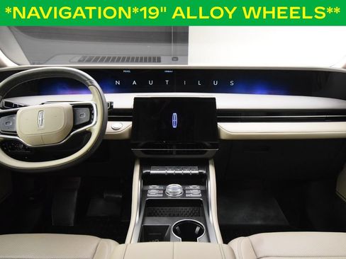 Used 2024 Lincoln Nautilus Premier AWD/4WD image 4