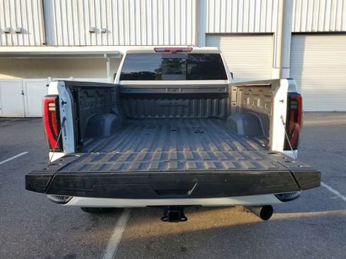 Used 2024 GMC Sierra 2500 AT4 w/ AT4 Premium Plus Package AWD/4WD image 9