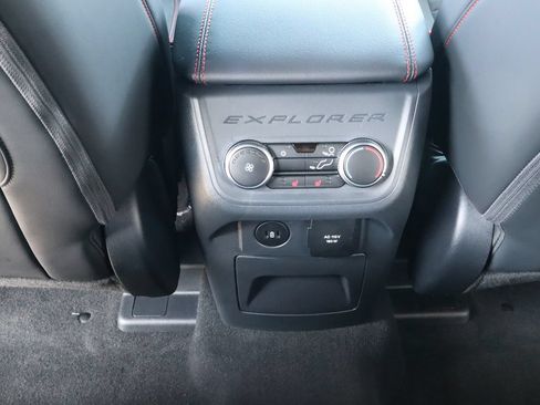 Used 2025 Ford Explorer ST-Line w/ Premium Package RWD image 34