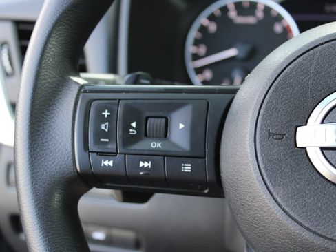 Used 2024 Nissan Rogue SV FWD image 14