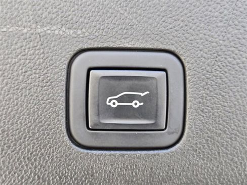 Used 2023 GMC Yukon AT4 w/ AT4 Premium Plus Package image 18