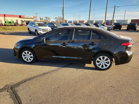 Used 2024 Toyota Corolla LE image 2