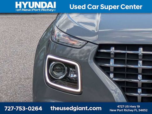 Certified 2022 Hyundai Venue Limited w/ Cargo Package FWD image 9