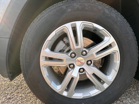 Used 2024 GMC Terrain SLE image 9