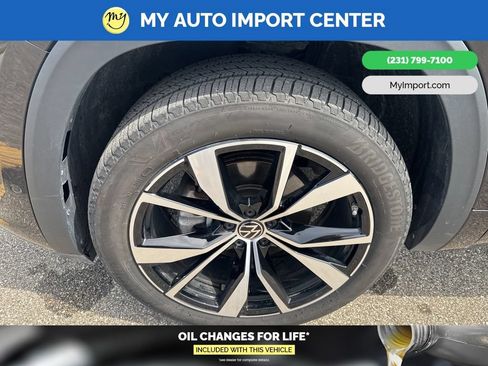Used 2025 Volkswagen Atlas SEL Premium R-Line AWD/4WD image 9