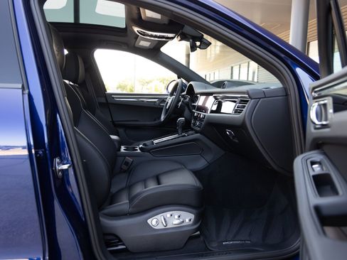 Certified 2025 Porsche Macan image 41