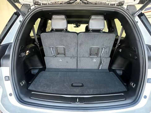 New 2025 Jeep Grand Cherokee L Altitude AWD/4WD image 8