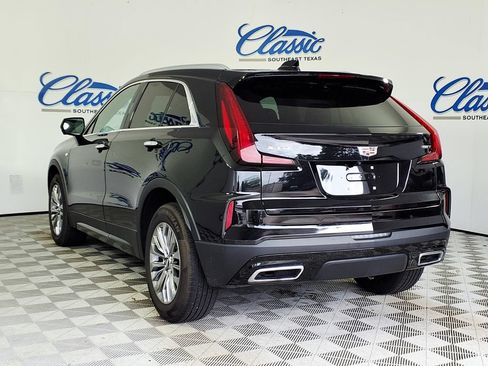 Used 2025 Cadillac XT4 Premium Luxury FWD image 2
