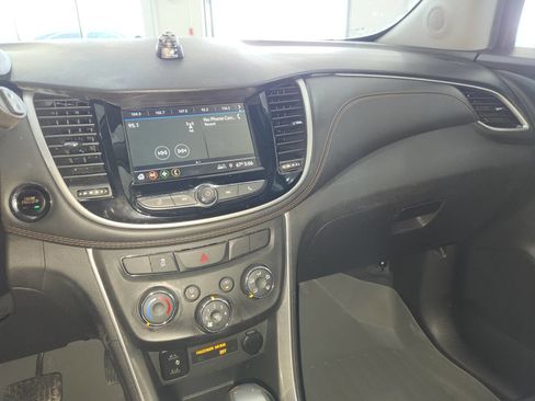 Used 2019 Chevrolet Trax LT w/ LT Convenience Package FWD image 32