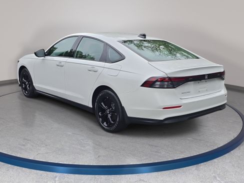 Certified 2025 Honda Accord SE image 7