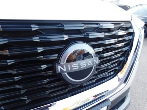 Used 2023 Nissan Rogue SL w/ SL Premium Package image 11