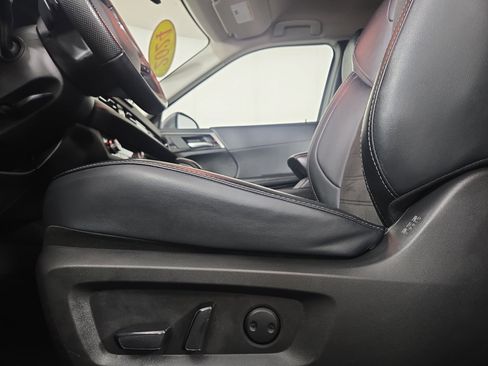 Used 2024 Mitsubishi Outlander SE image 29