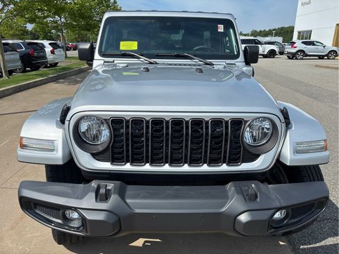 Used 2024 Jeep Wrangler Unlimited w/ Convenience Group AWD/4WD image 4