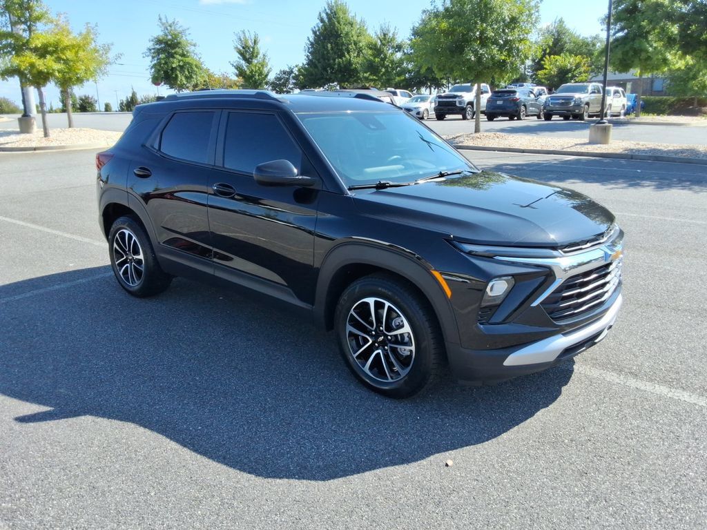 Certified 2024 Chevrolet TrailBlazer LT w/ Convenience Package FWD image 3