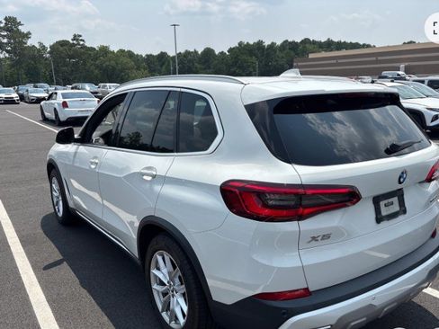 Used 2019 BMW X5 xDrive40i w/ Convenience Package AWD/4WD image 3
