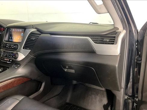 Used 2019 GMC Yukon XL SLT w/ Open Road Package AWD/4WD image 18