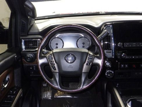 Used 2020 Nissan Titan Platinum Reserve w/ Moonroof Package image 10