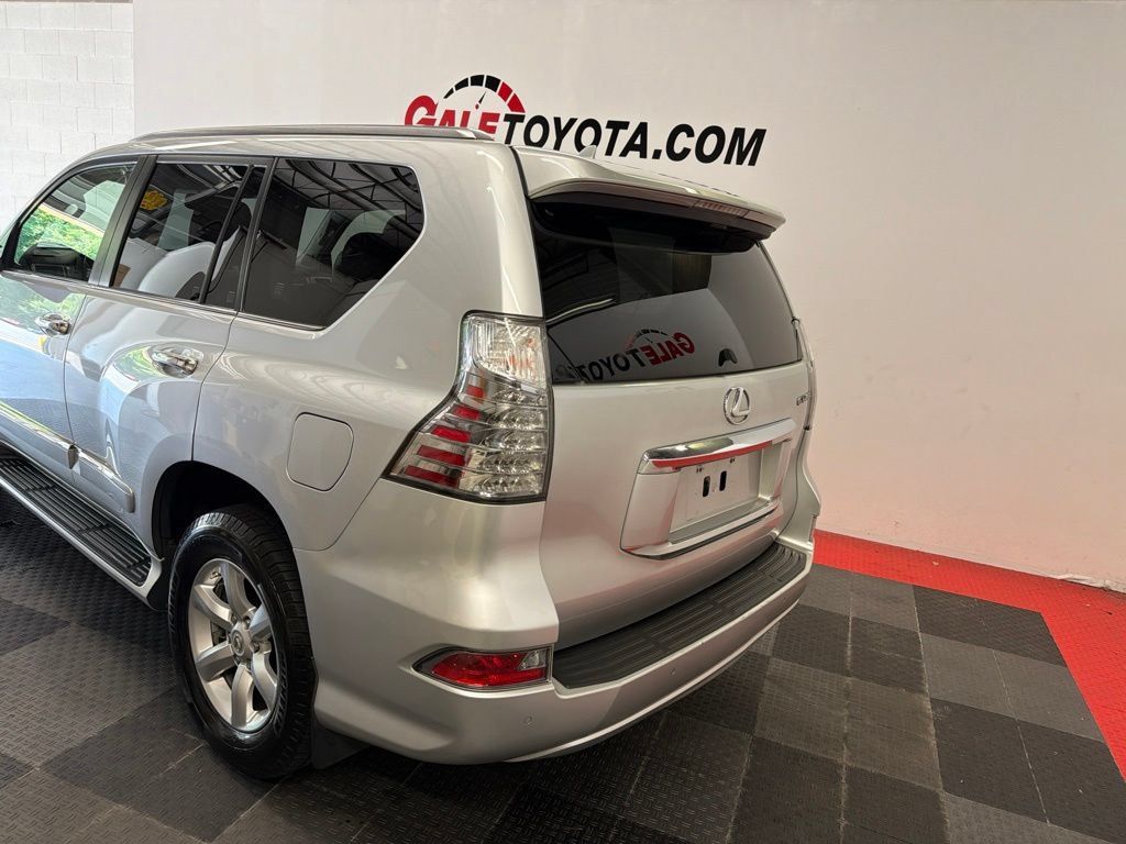 Used 2015 Lexus GX 460 w/ Comfort Package AWD/4WD image 9