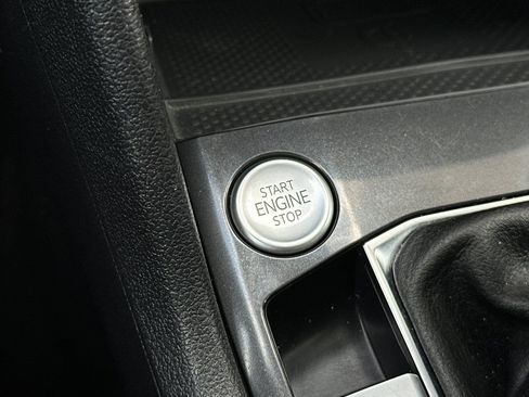 Certified 2023 Volkswagen Tiguan SE w/ Panoramic Sunroof Package image 23